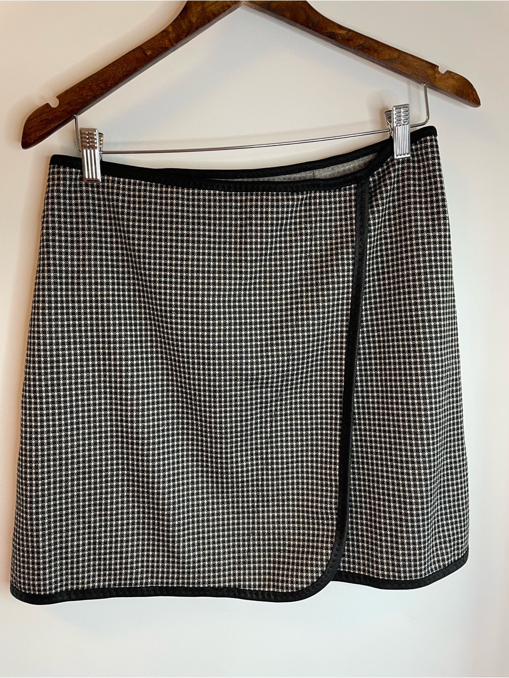 Max Studio Black & White houndstooth Mini Wrap Skirt size L